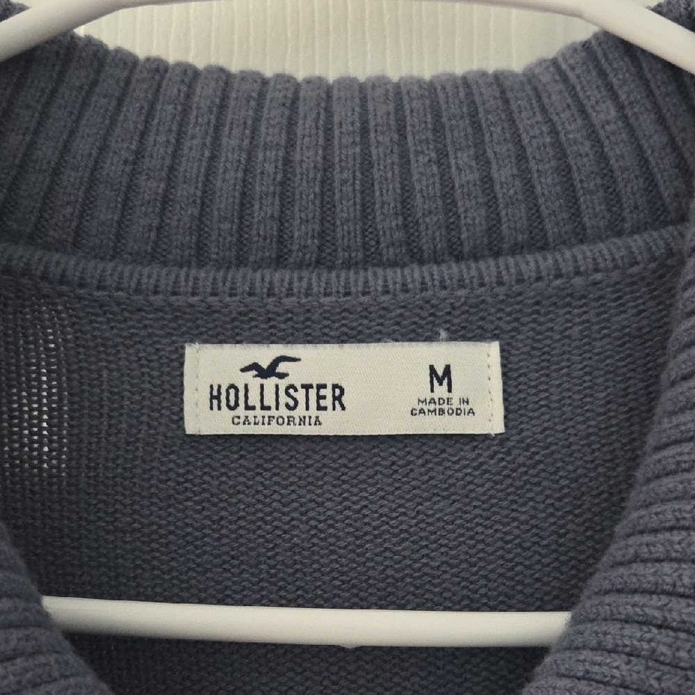 Hollister Women's Blue and Cream Cardigan - Picture 2 of 6
